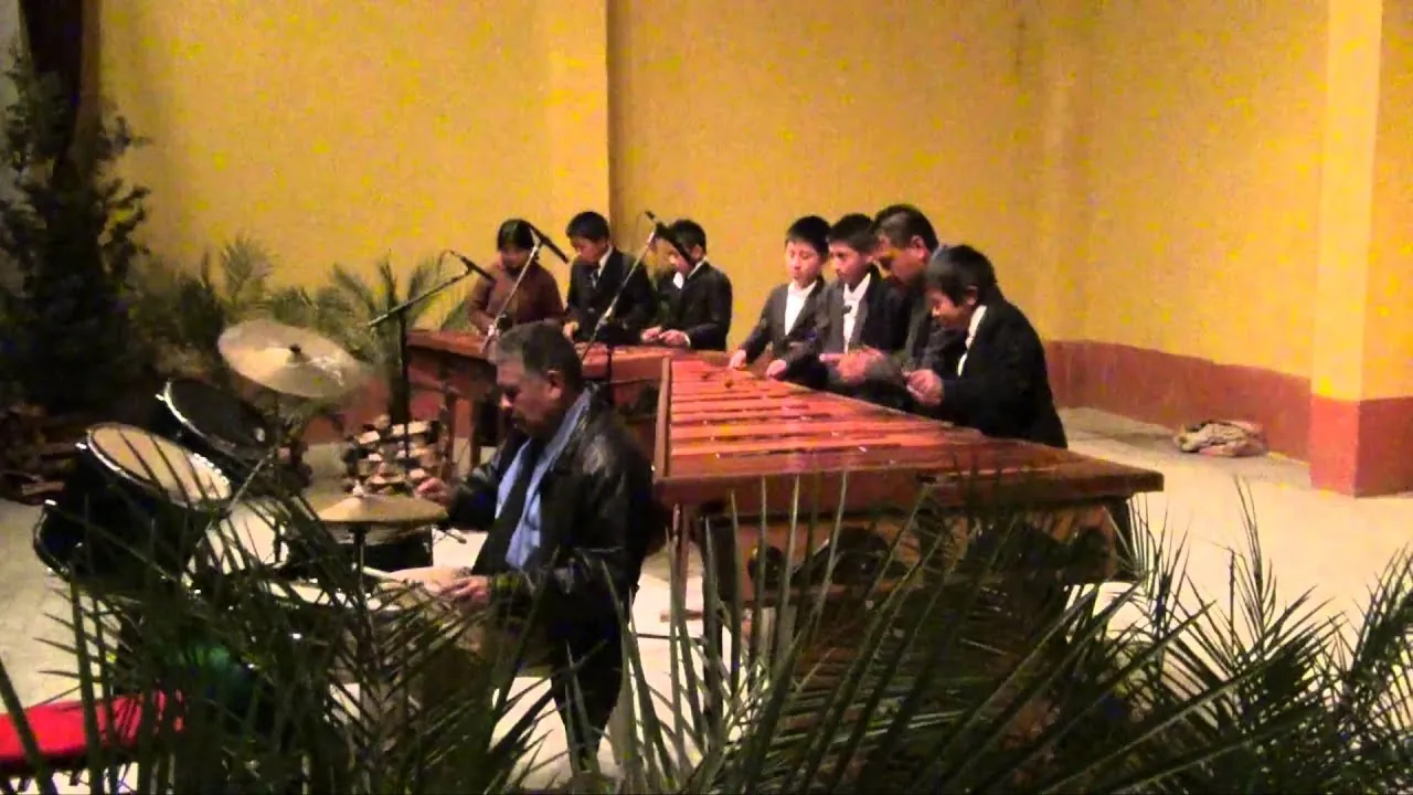 Marimba de la escuela Mariano Rossell Arellano 5to Aniversario Coro Encanto Infantil - Municipalidad de San Juan Comalapa